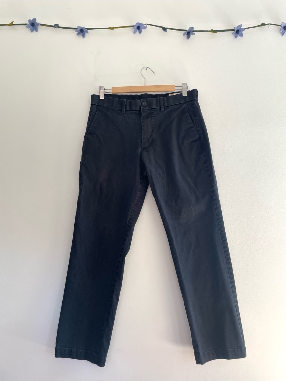 GAP Men's Straight Fit Khakis Chino Pants Black Size 32x30